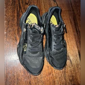 Men Fendi sneakers size 8 in excellent condition